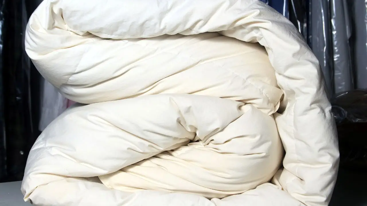 Ecco come sistemare le coperte in armadio per occupare meno spazio Immagine selezionata