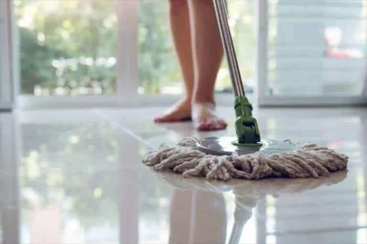 Non lavare i pavimenti con acqua fredda: ecco il motivo che non ti aspetti Immagine selezionata