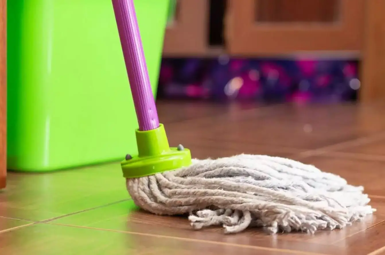 Non lavare i pavimenti con acqua fredda: ecco il motivo che non ti aspetti Immagine selezionata