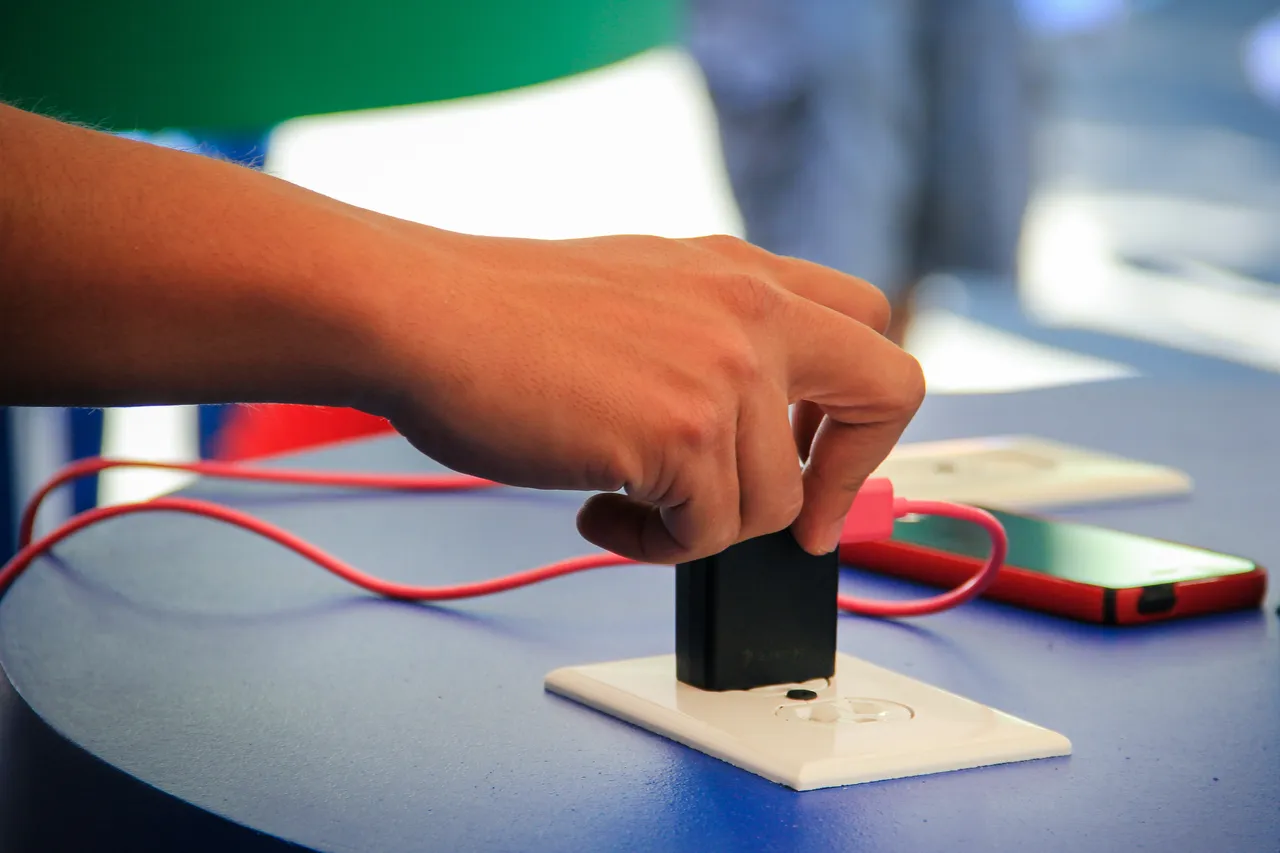 Attenzione alla presa elettrica vicino al lavello: attenzione al rischio di cortocircuito Immagine selezionata