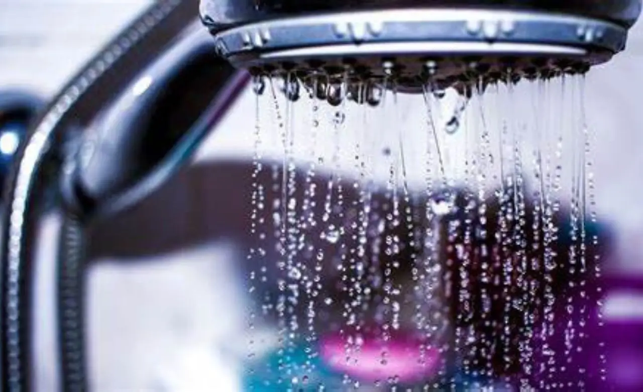 Come evitare che il tuo bagno si riempia di umidità dopo la doccia Immagine selezionata