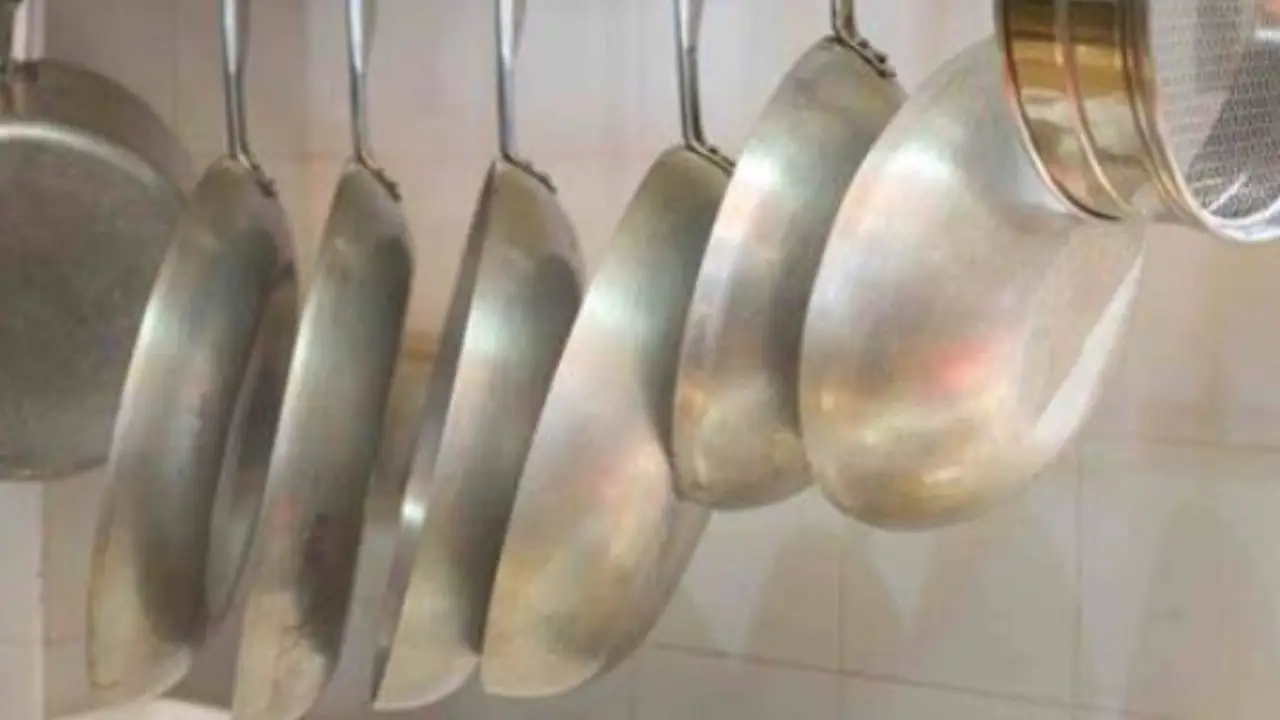 Come pulire il fondo delle pentole bruciate Come pulire il fondo delle pentole bruciate