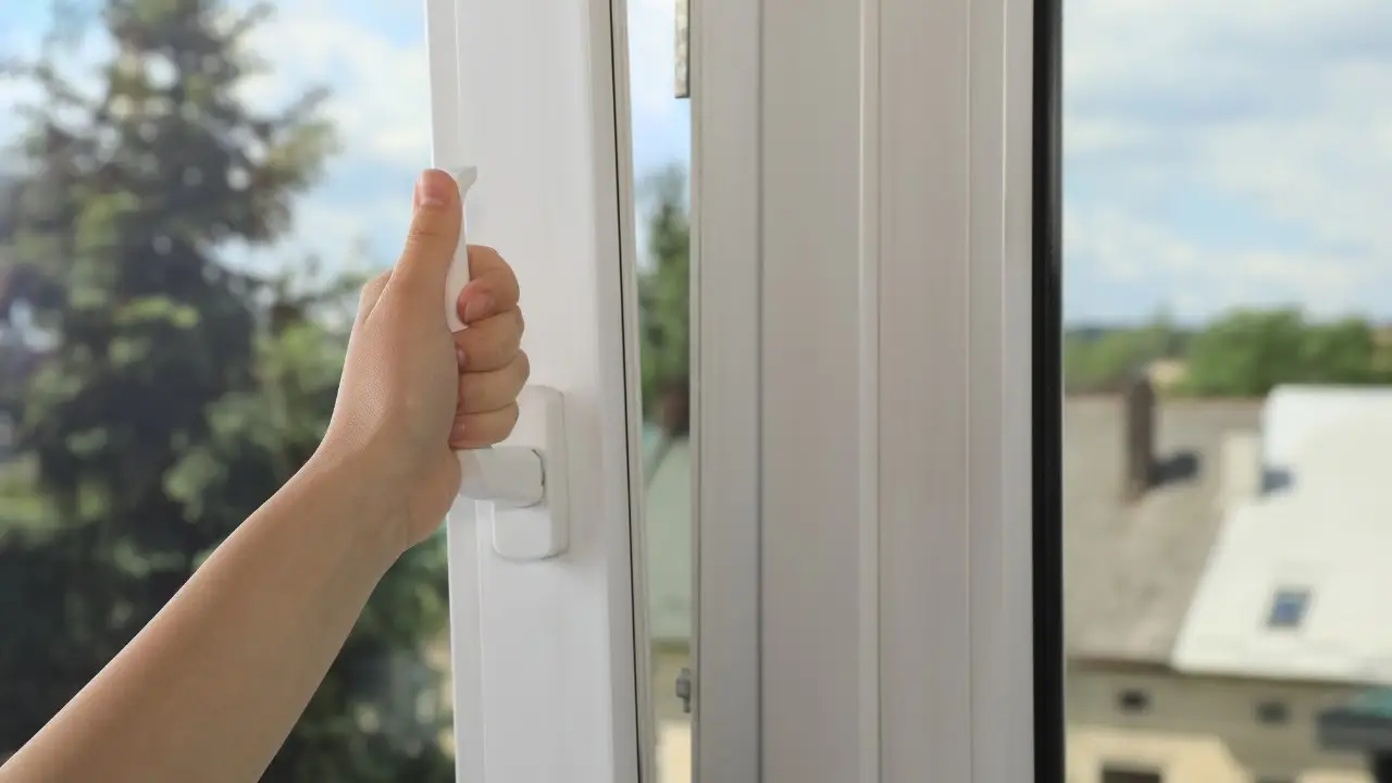Come pulire gli infissi in PVC senza rovinarli Come pulire gli infissi in PVC senza rovinarli