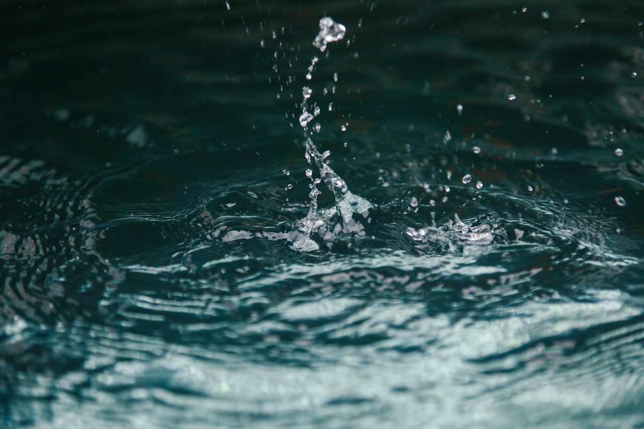 Il rimedio per evitare il ristagno d’acqua nei vasi SP - Vaso bucato con argilla espansa